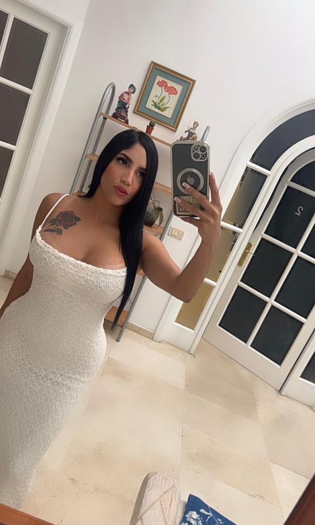 664599632: Chica busca chico en Sevilla