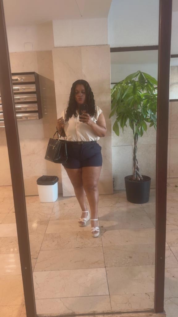 664864877: Chica busca chico en Barcelona