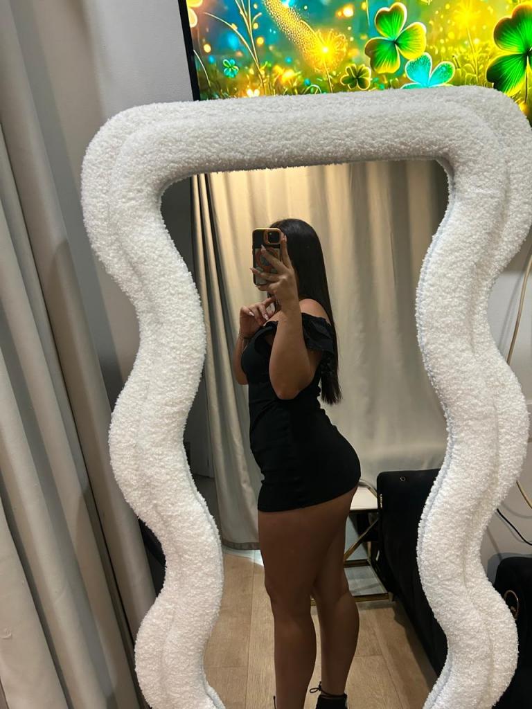 607393709: Chica busca chico en Barcelona