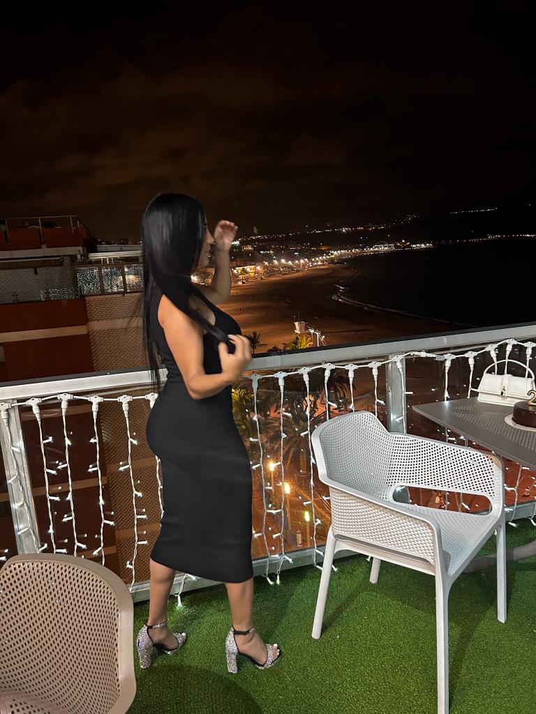 664599632: Chica busca chico en Sevilla