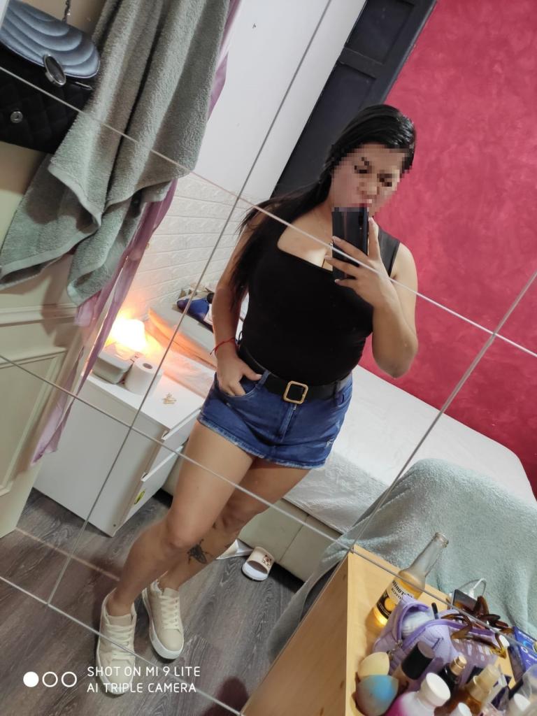 661147808: Chica busca chico en Madrid