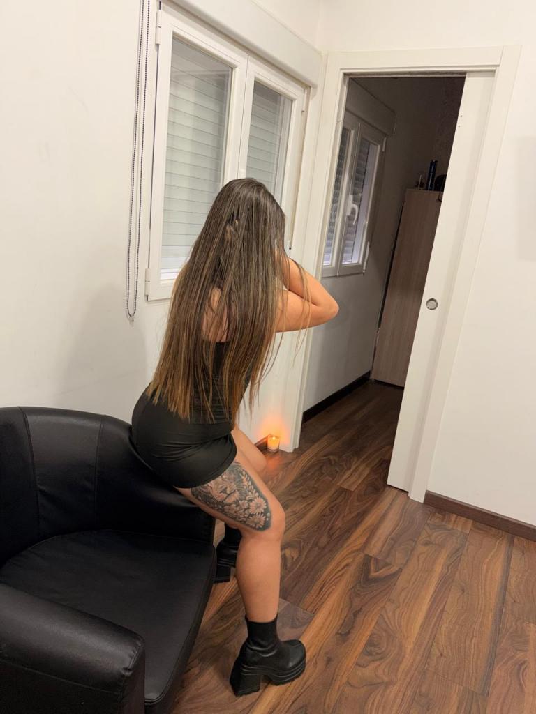 605441037: Chica busca chico en Madrid