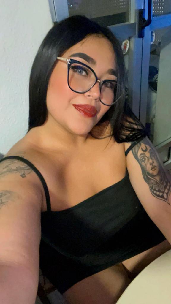 663689945: Chica busca chico en Valencia