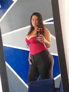 687148041: Chica busca chico en Valencia