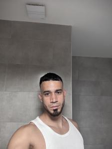 661002101: Chico busca chica en Málaga