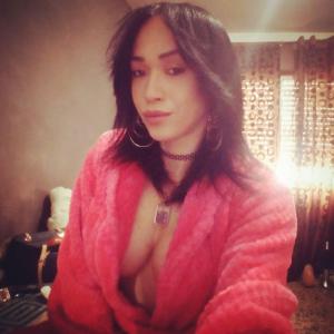 677179638: Travesti en León