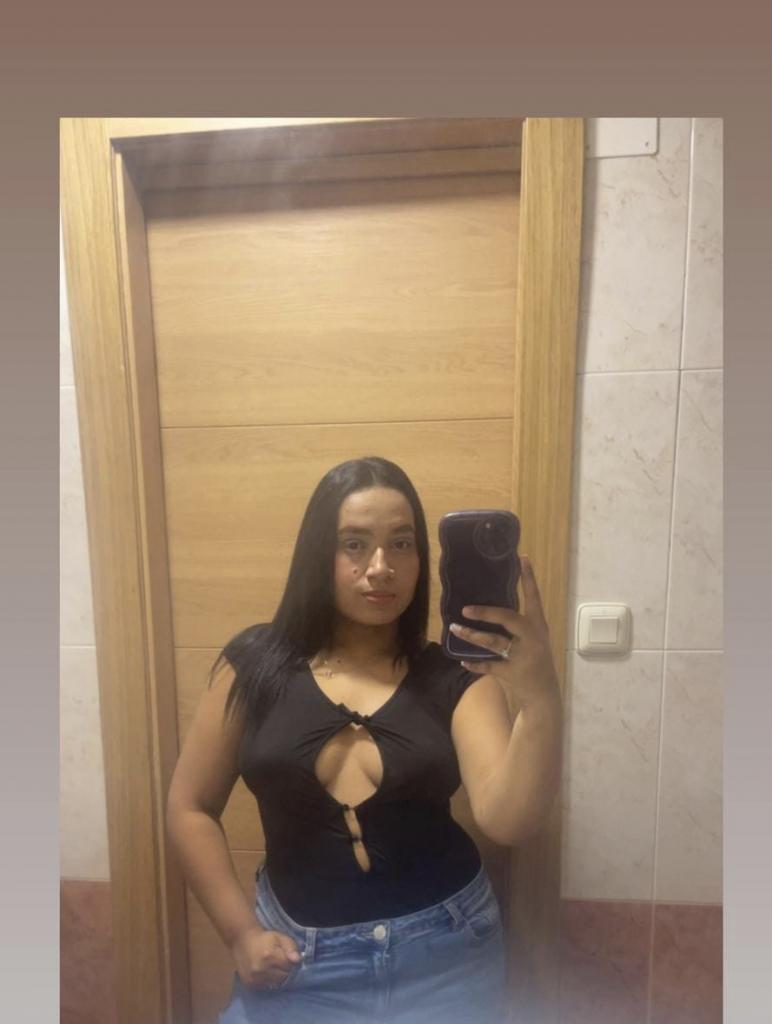 663166978: Chica busca chico en Murcia