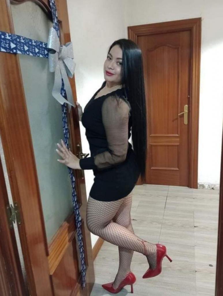 617785763: Chica busca chico en Barcelona