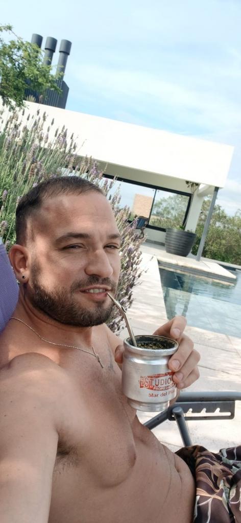 633811824: Chico busca chica en Madrid