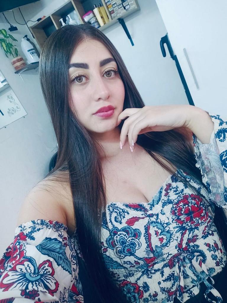 694286258: Chica busca chico en Barcelona