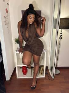 677670478: Chica busca chico en Barcelona