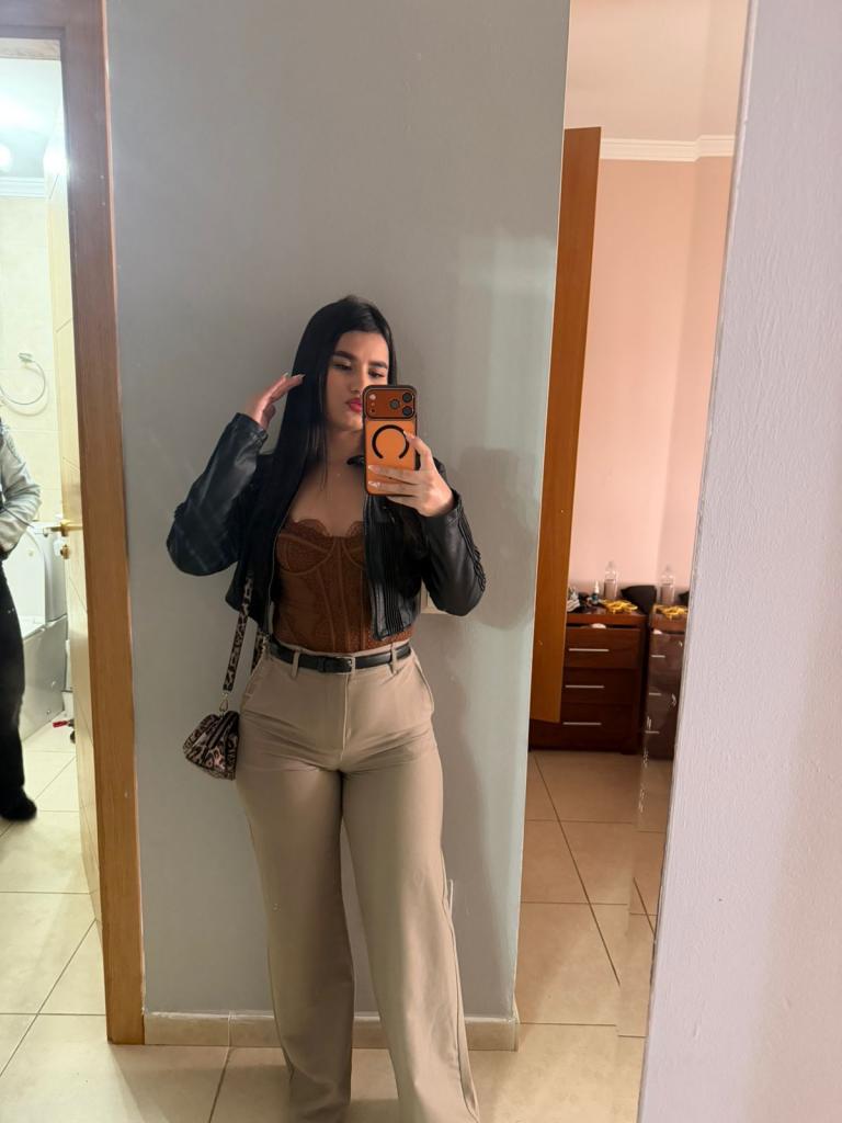 617969907: Chica busca chico en Málaga