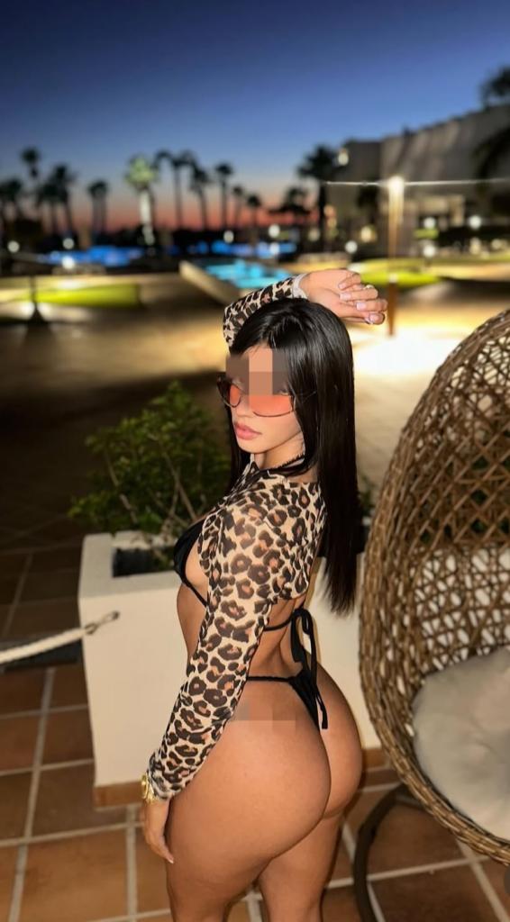 Chica busca chico en Almería: 