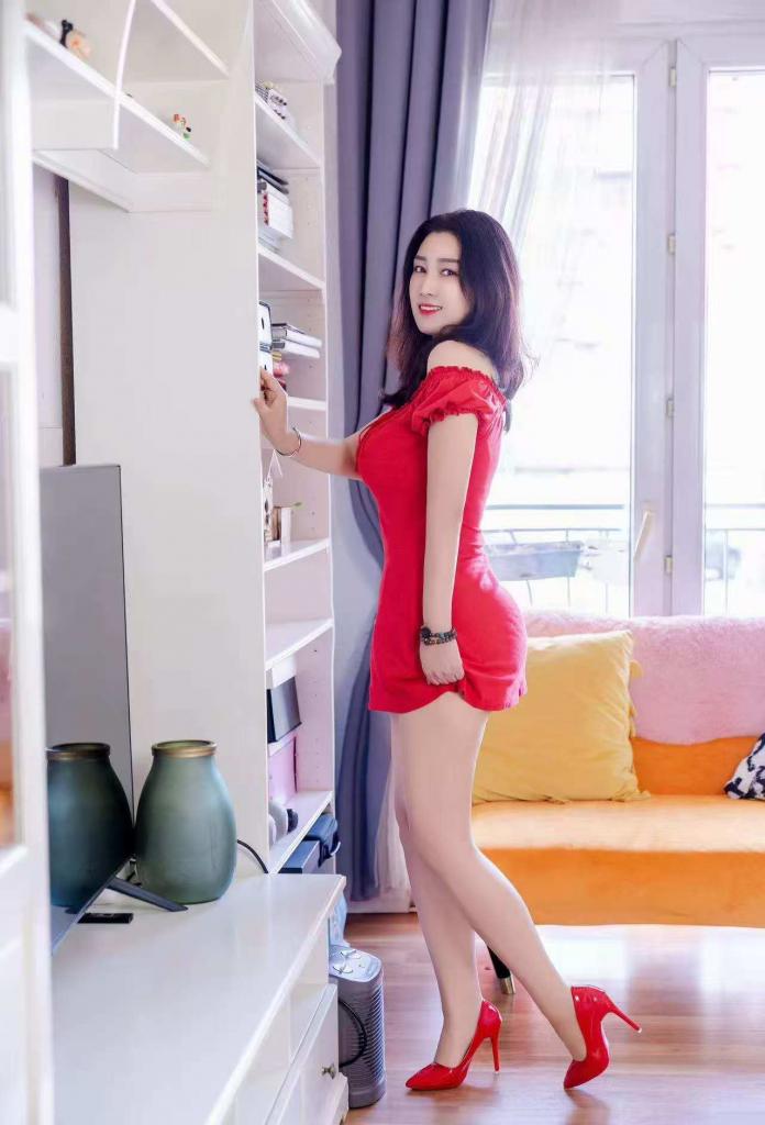 633068606: Chica busca chico en Gerona