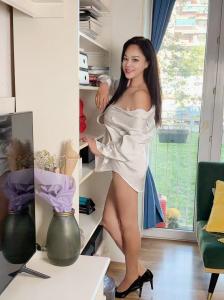 633068606: Chica busca chico en Gerona