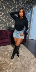 672958766: Chica busca chico en Gerona