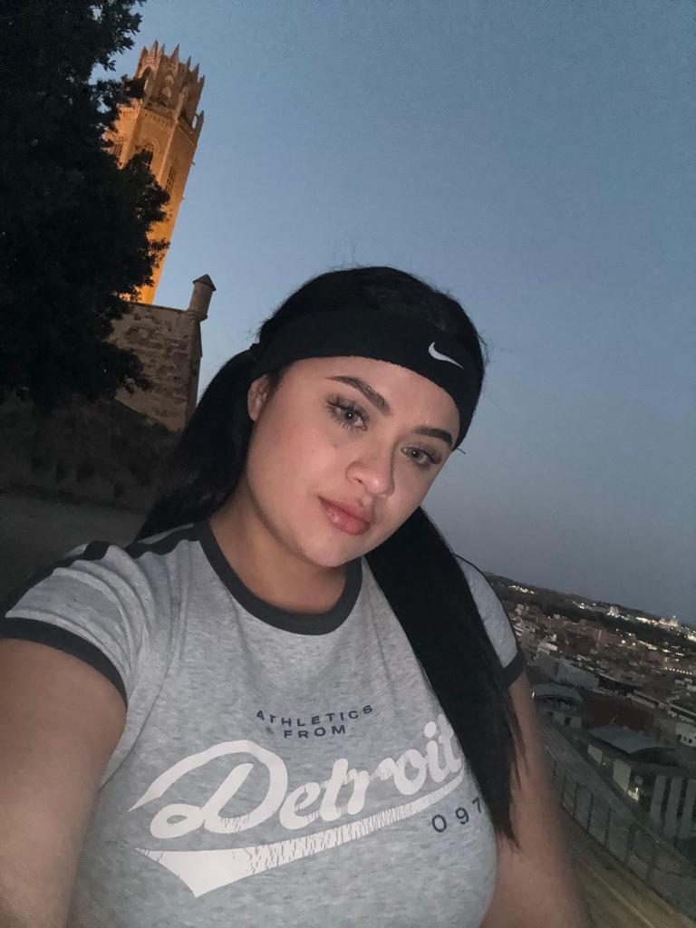 631713974: Chica busca chico en Lérida