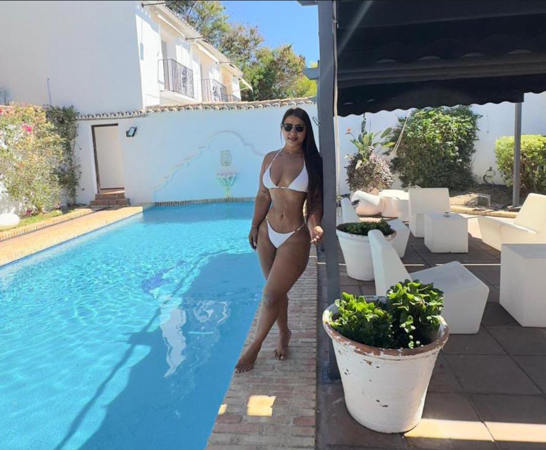 672958766: Chica busca chico en Gerona