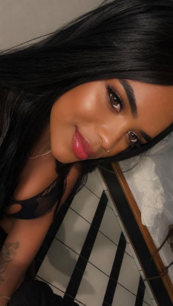 631389870: Transexual en León