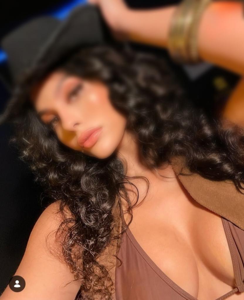 677469576: Chica busca chico en Ibiza