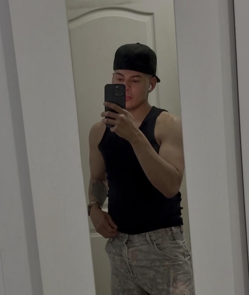 698461472: Chico busca chica en Barcelona