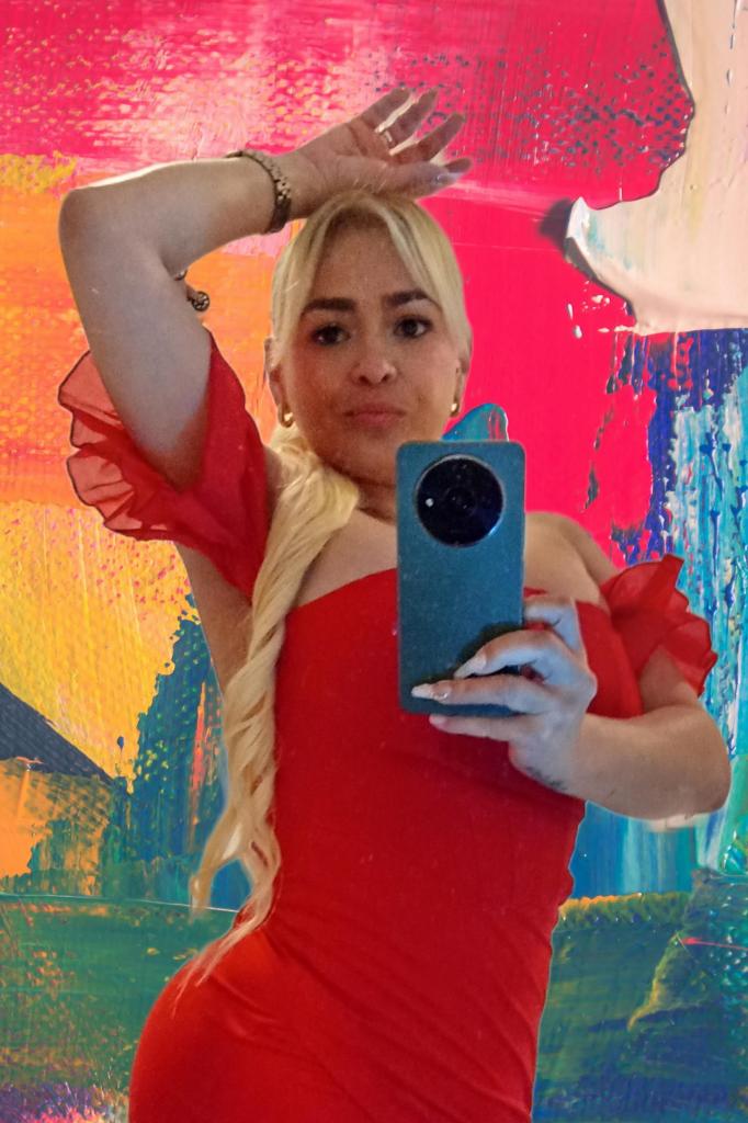 692848629: Chica busca chico en Ibiza