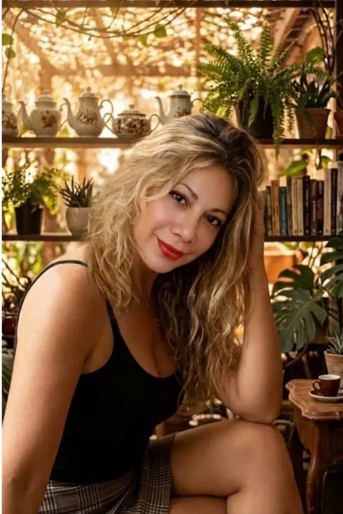 617563885: Chica busca chico en Asturias