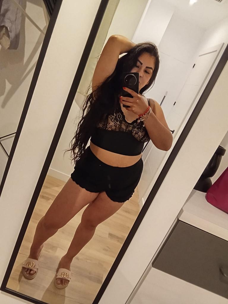692837792: Chica busca chico en Málaga