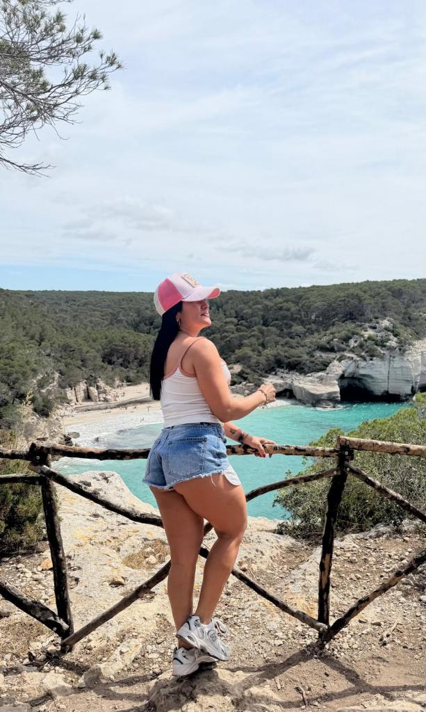 655277087: Chica busca chico en Menorca