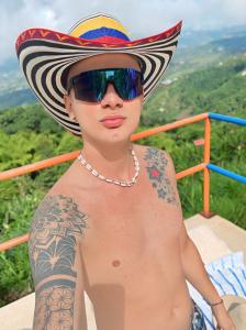 613897639: Chico busca chica en Barcelona
