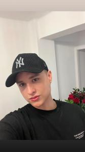 633943402: Chico busca chica en Valencia
