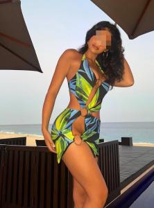 677469576: Chica busca chico en Ibiza