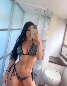 613643920: Chica busca chico en Barcelona