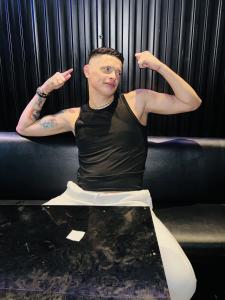 614772935: Chico busca chica en Sevilla