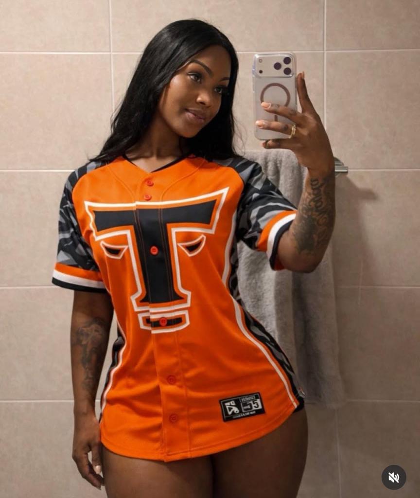 604246431: Chica busca chico en Asturias