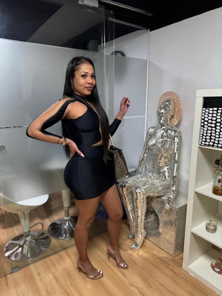 Chica busca chico en Alicante: Chica busca chico