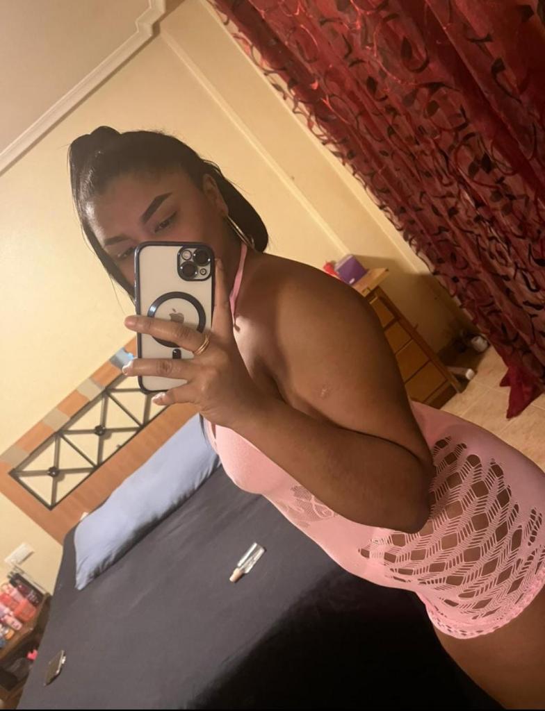 Chica busca chico en Alicante: Chica busca chico