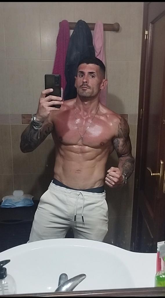 Chico busca chica en Sevilla: 