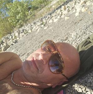 672447608: Chico busca chica en Álava