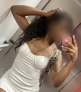 627554309: Chica busca chico en Barcelona