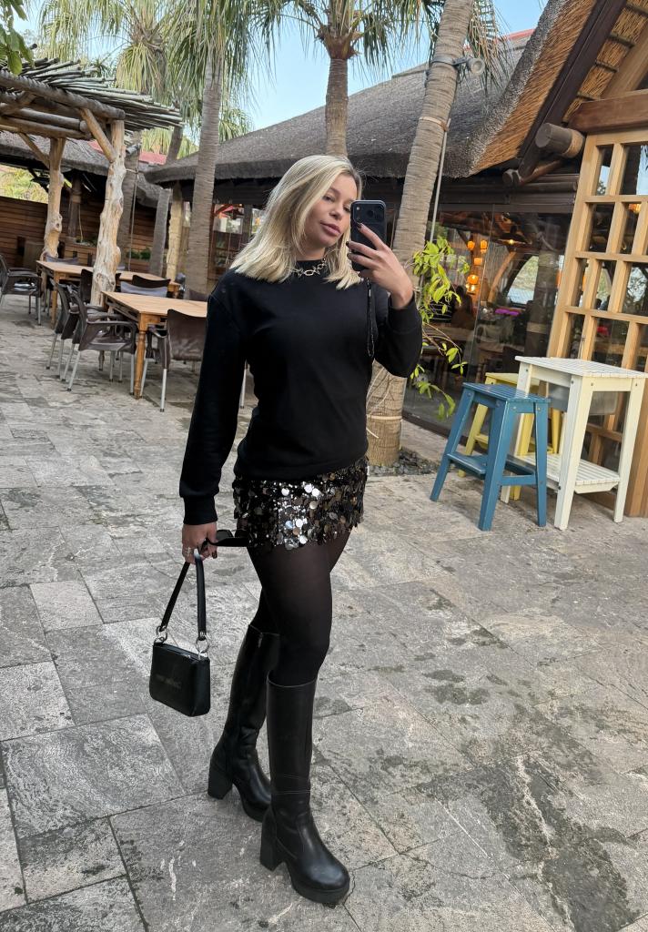 Chica busca chico en Málaga: Chica busca chico