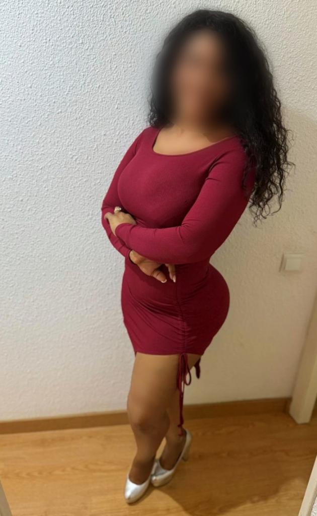 631079871: Chica busca chico en Sevilla
