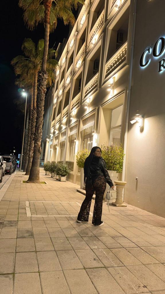613903603: Chica busca chico en Sevilla