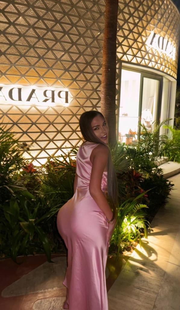677493689: Chica busca chico en Ibiza