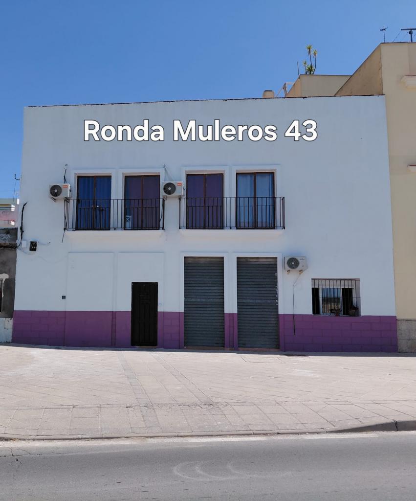 699387190: Chica busca chico en Cádiz