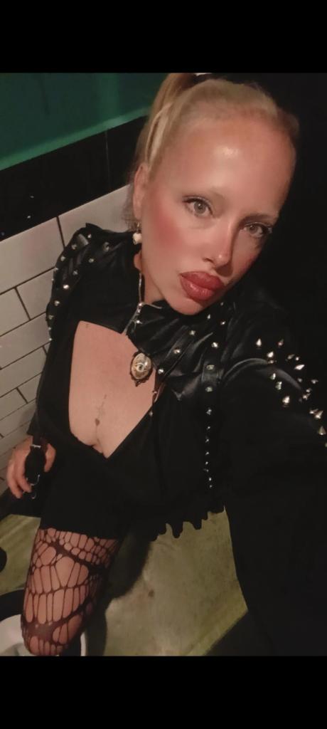 643233681: Chica busca chico en Tarragona