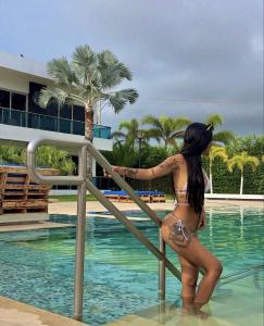 614855810: Chica busca chico en Ibiza