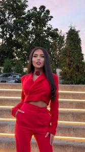 677493689: Chica busca chico en Ibiza