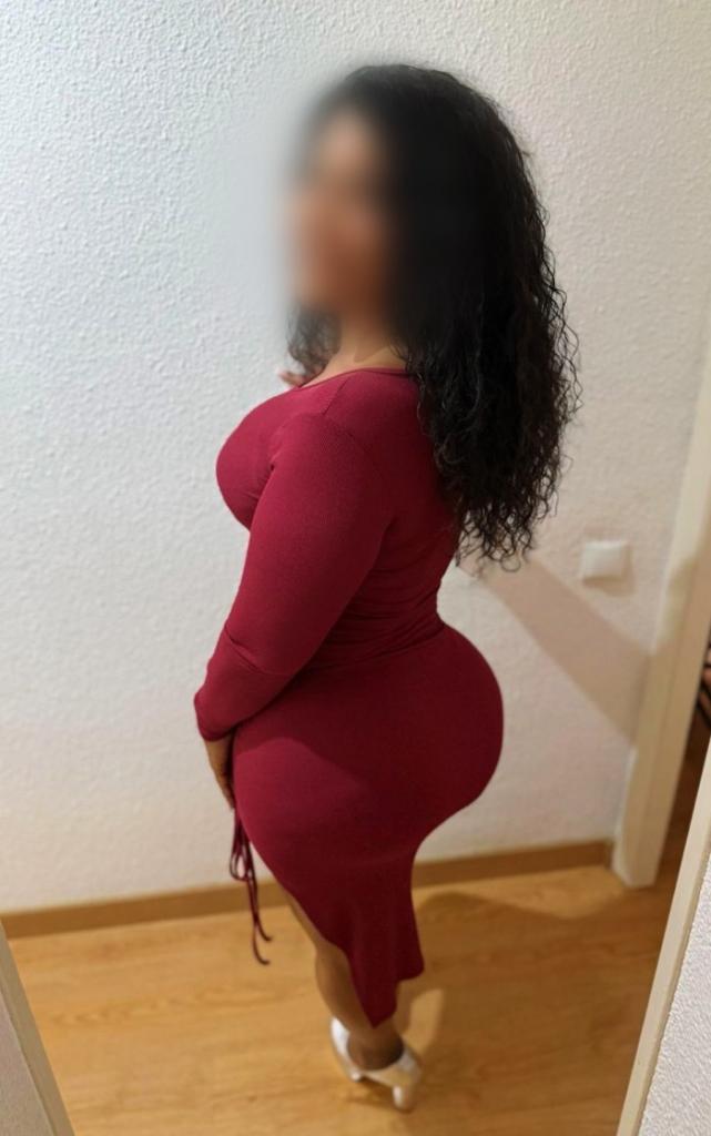 631079871: Chica busca chico en Sevilla