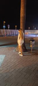 665083906: Chica busca chico en Málaga